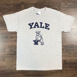 Gildan Yale Bulldog Men’s College Campus University Gray T-Shirt Size Large NEW